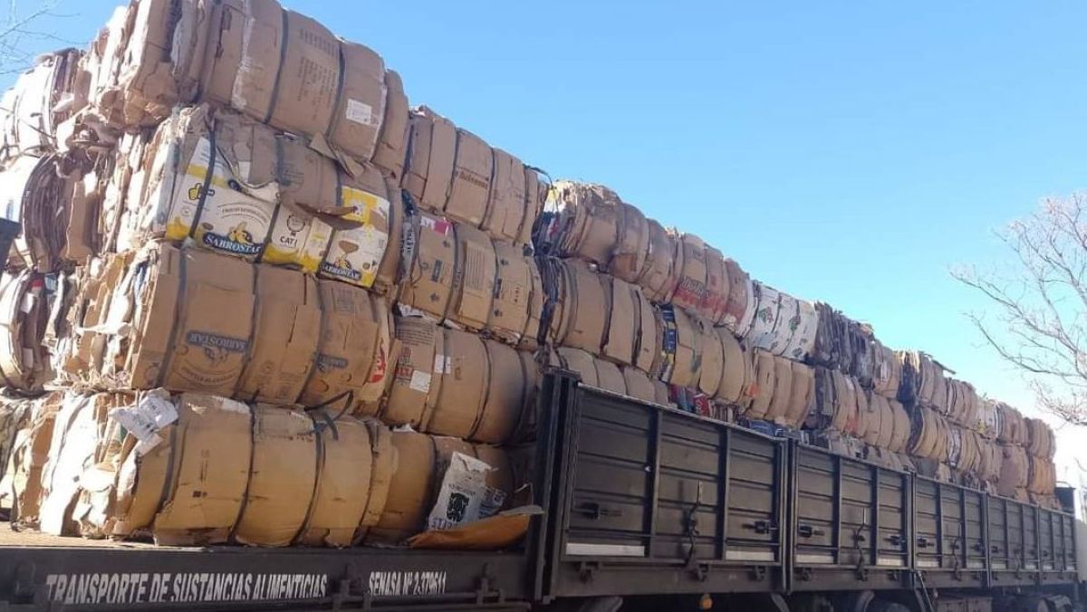 Otro camión con 20 mil kilos de cartón sale del Centro Municipal de reciclado