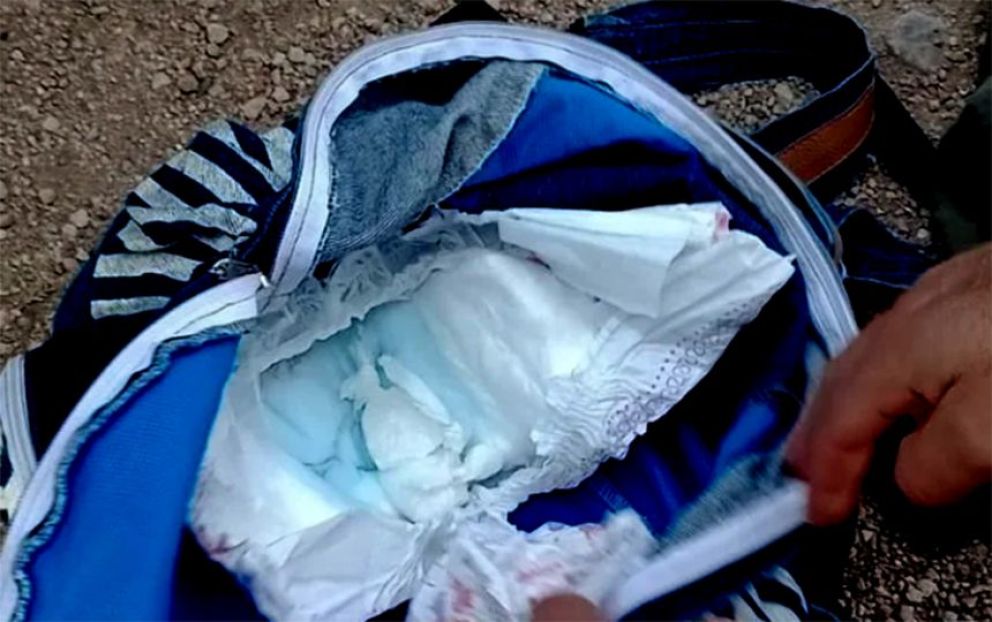 Encontraron cocaína escondida dentro del pañal de un bebé