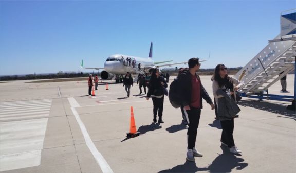 Llegó un nuevo vuelo desde Chile al Aeropuerto Valle del Conlara