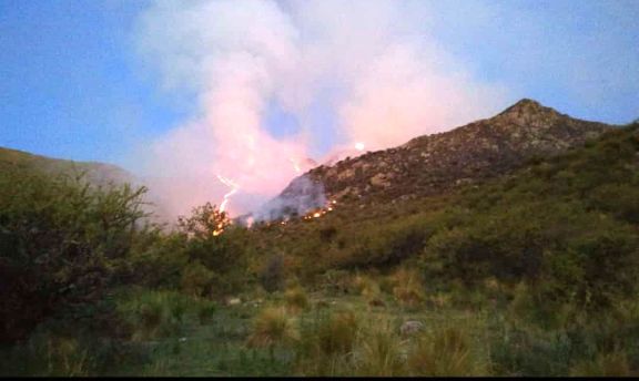 Continúa activo el incendio forestal entre Luyaba y La Paz
