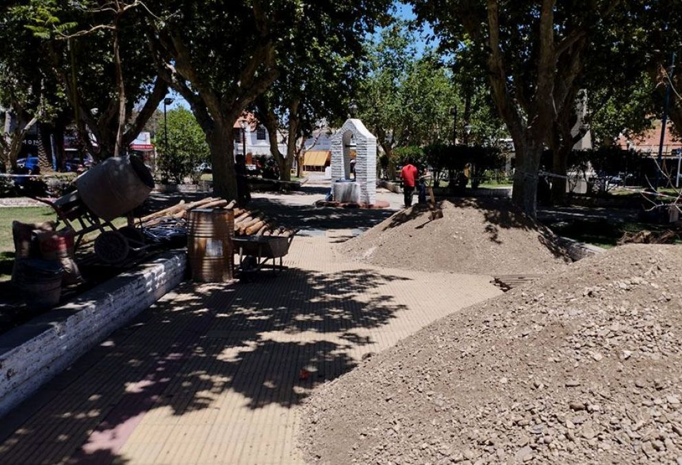  Inició la obra de remodelación en plaza Sobremonte