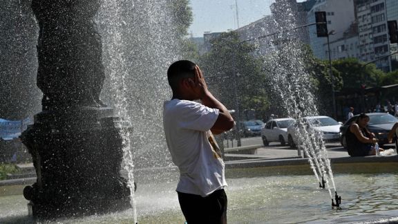 Al horno: alerta por olas de calor "extremo" para el verano en la Argentina