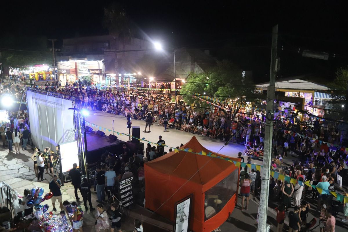 Miles de personas disfrutaron del carnaval en la Villa de Merlo