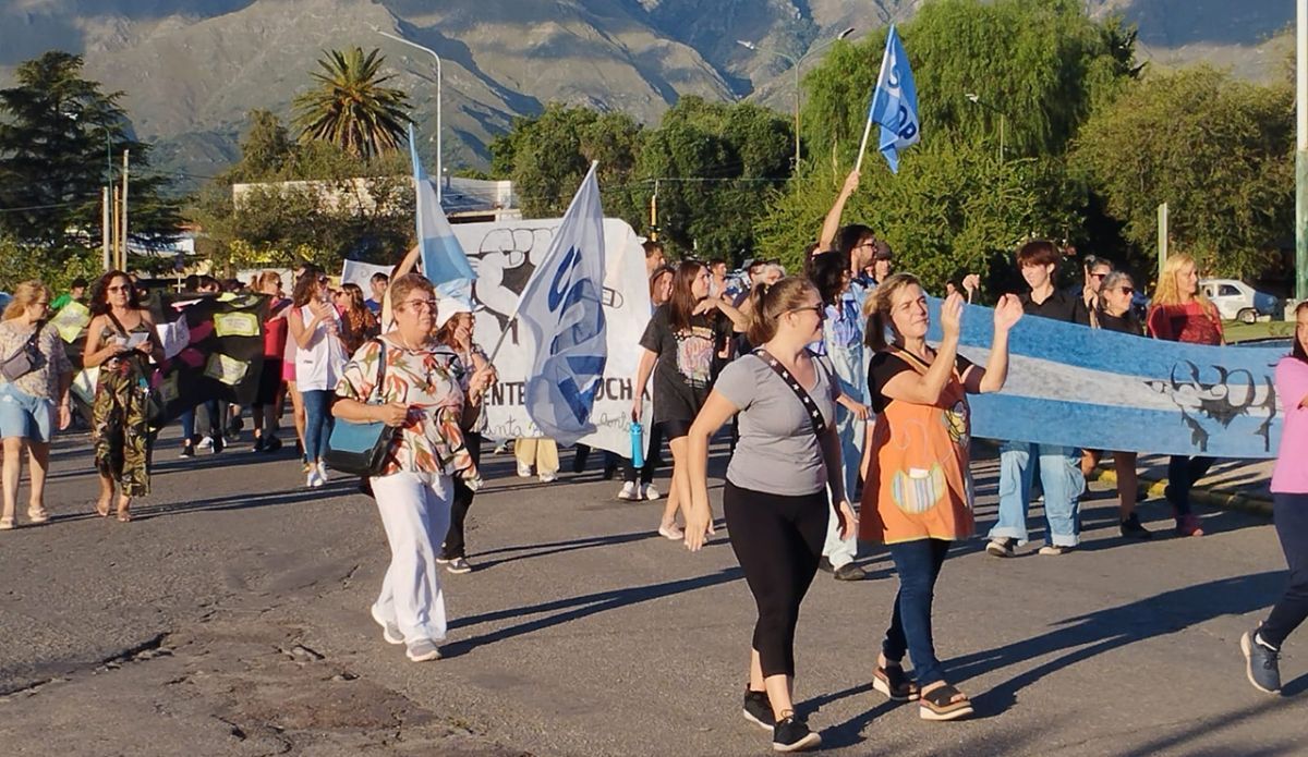 Nueva marcha de docentes en Villa de Merlo