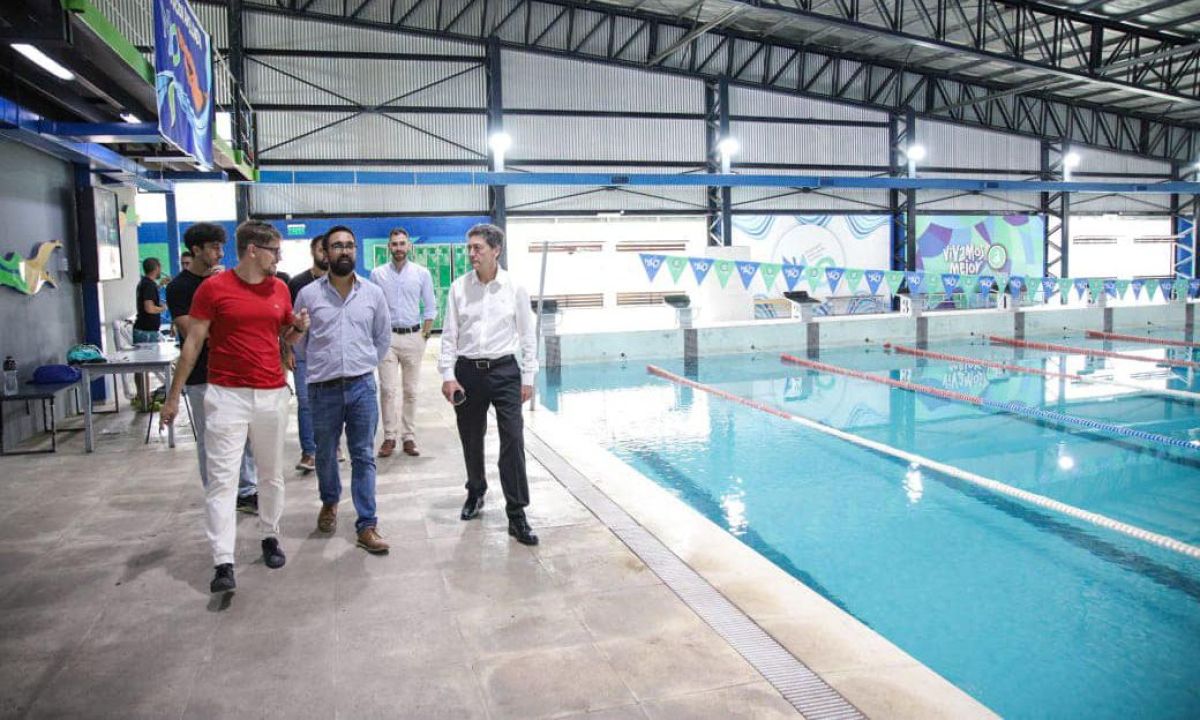 El intendente de Villa de Merlo visitó instalaciones deportivas de Avellaneda