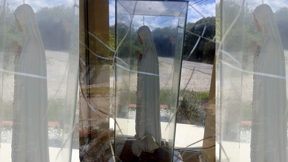 Conmoción en Merlo por el cambio de color del manto de la Virgen de Fátima