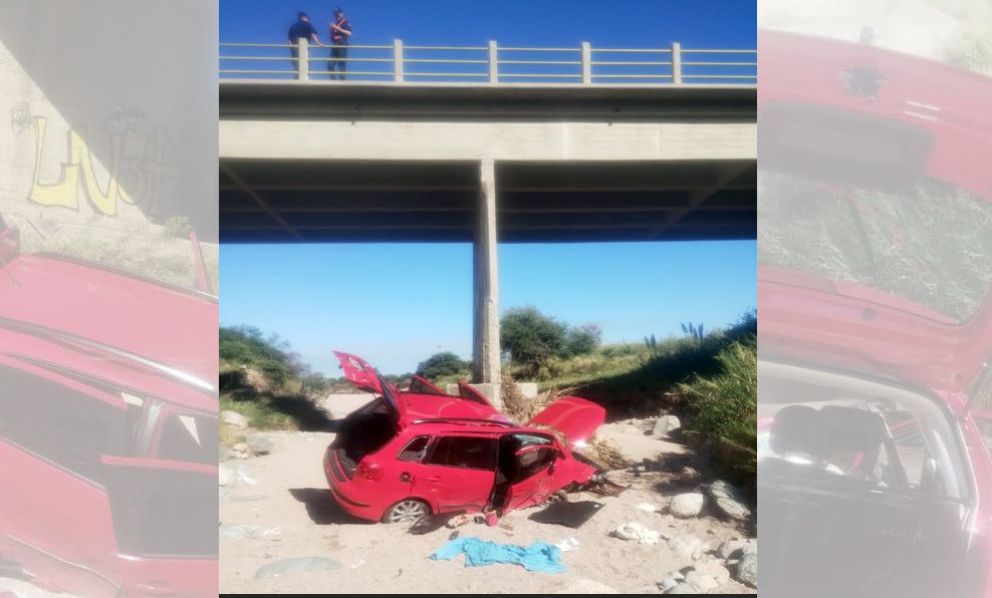 Terrible accidente en Papagayos: un auto se despistó y cayó debajo de un puente