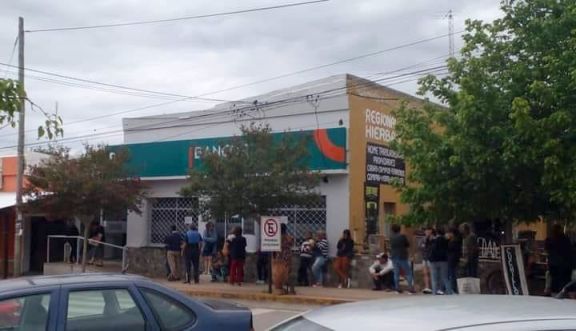 Vecinos de La Paz y la zona piden que se reabra la sucursal del Banco de Córdoba en la localidad