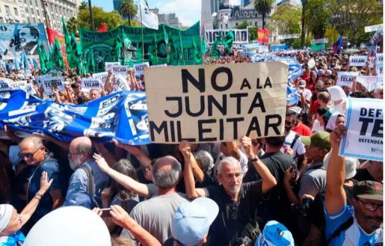 “30.000 razones para defender la patria”: una multitud se movilizó hacia Plaza de Mayo
