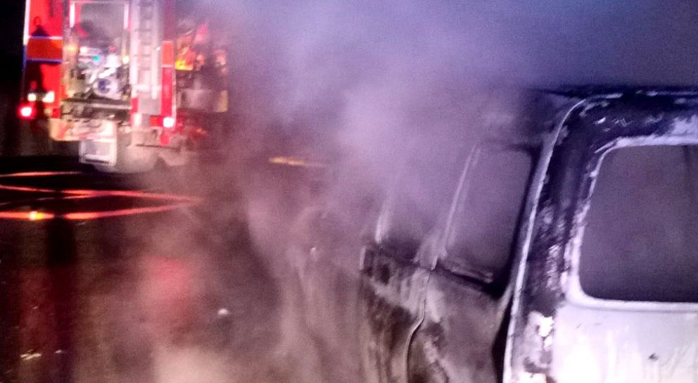 Incendio vehicular en Ruta 5, el conductor sufrió quemaduras en el rostro