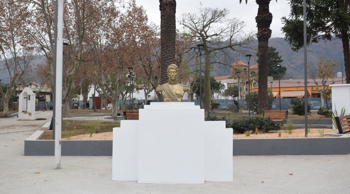Con la presencia de Poggi y tras más de siete meses de espera, se inaugura la renovada Plaza Sobremonte 