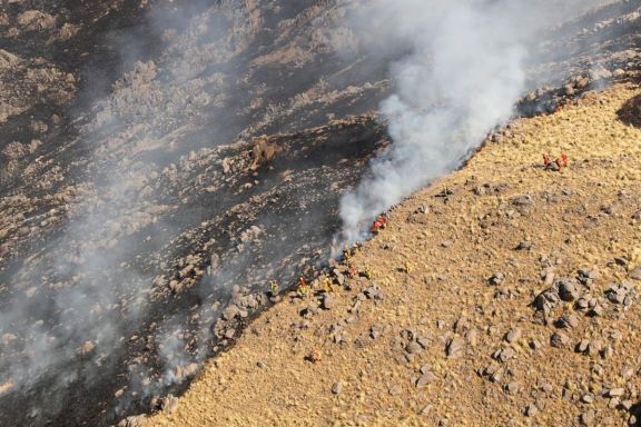 Incendio en el Champaquí: disminuye la intensidad del fuego y esperan contenerlo hoy
