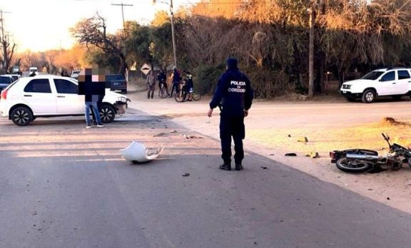 Un motociclista sufrió una fractura de cadera en un accidente en La Paz