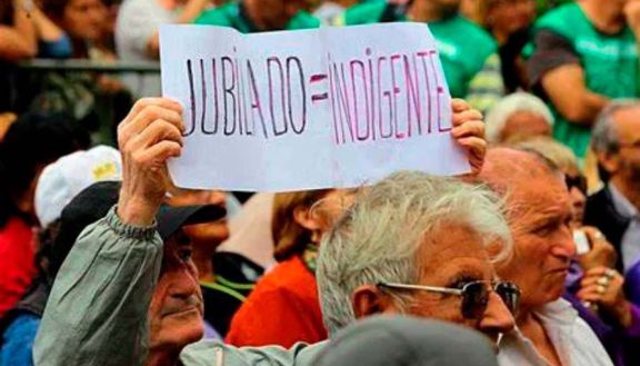 Hay 5 millones de jubilados debajo de la línea de pobreza, en medio de la discusión por la movilidad