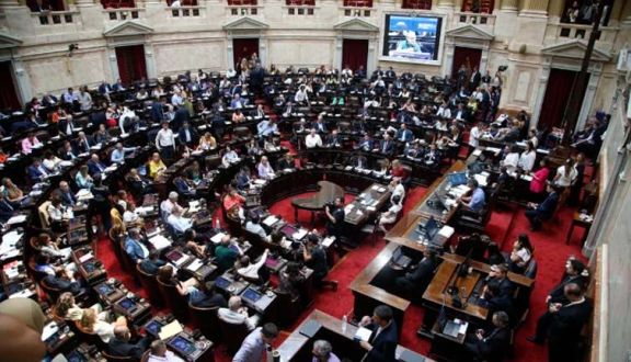 El oficialismo logró blindar el veto de Milei a la movilidad jubilatoria en Diputados