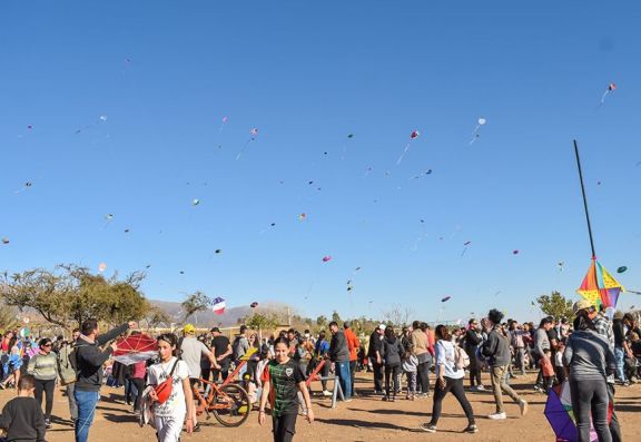 La barrileteada reunió este domingo a más de 10.000 personas 