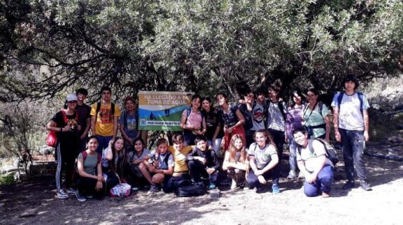 Estudiantes de Carpintería escribieron un libro sobre las propiedades de la flora autóctona