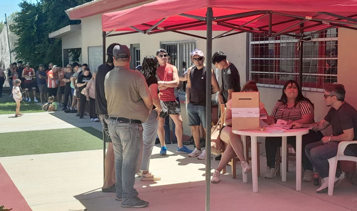 Javier "Tata" Liendo asumió la presidencia del Club San Martín en una elección histórica