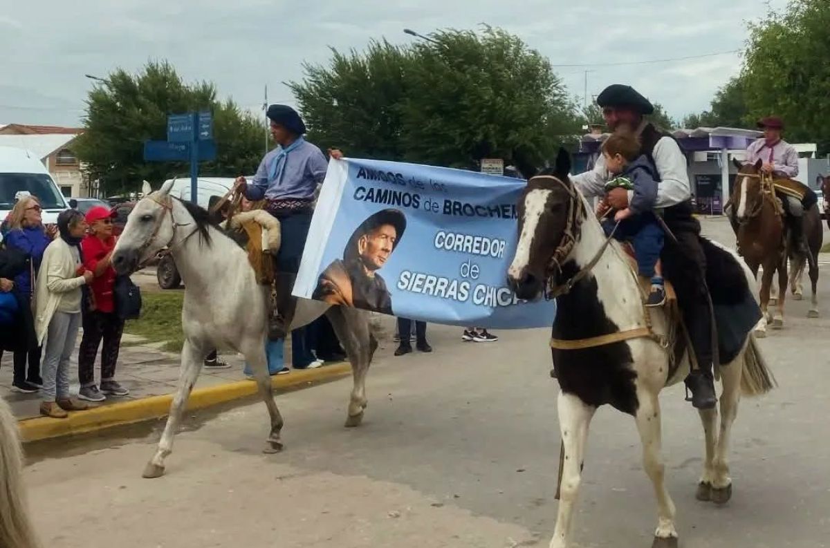 Miles de peregrinos llegan a Villa Cura Brochero por el aniversario del santo cordobés