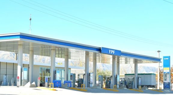 YPF congela los precios de los combustibles por 45 días 