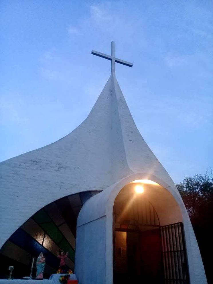 Aseguran que apareció la imagen de la Virgen en una capilla rural de Traslasierra