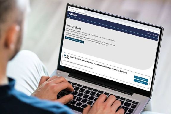 ARCA actualizó las escalas: cuánto puede facturar por mes cada monotributista sin superar los límites