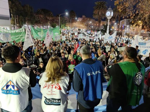 Reforma Laboral de  Milei: paro y movilización en San Luis mientras Diputados define el futuro de la ley