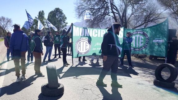 ATE reclamó un aumento salarial y un bono de $500.000 para los municipales de Merlo