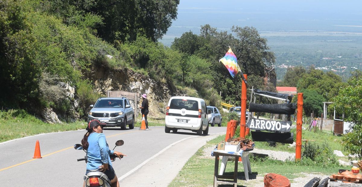 Pasos Malos: crecen los cuestionamientos por el cobro informal de estacionamiento en plena temporada