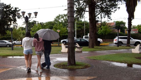 La semana inició con lluvias y descenso de temperaturas: cómo sigue el tiempo