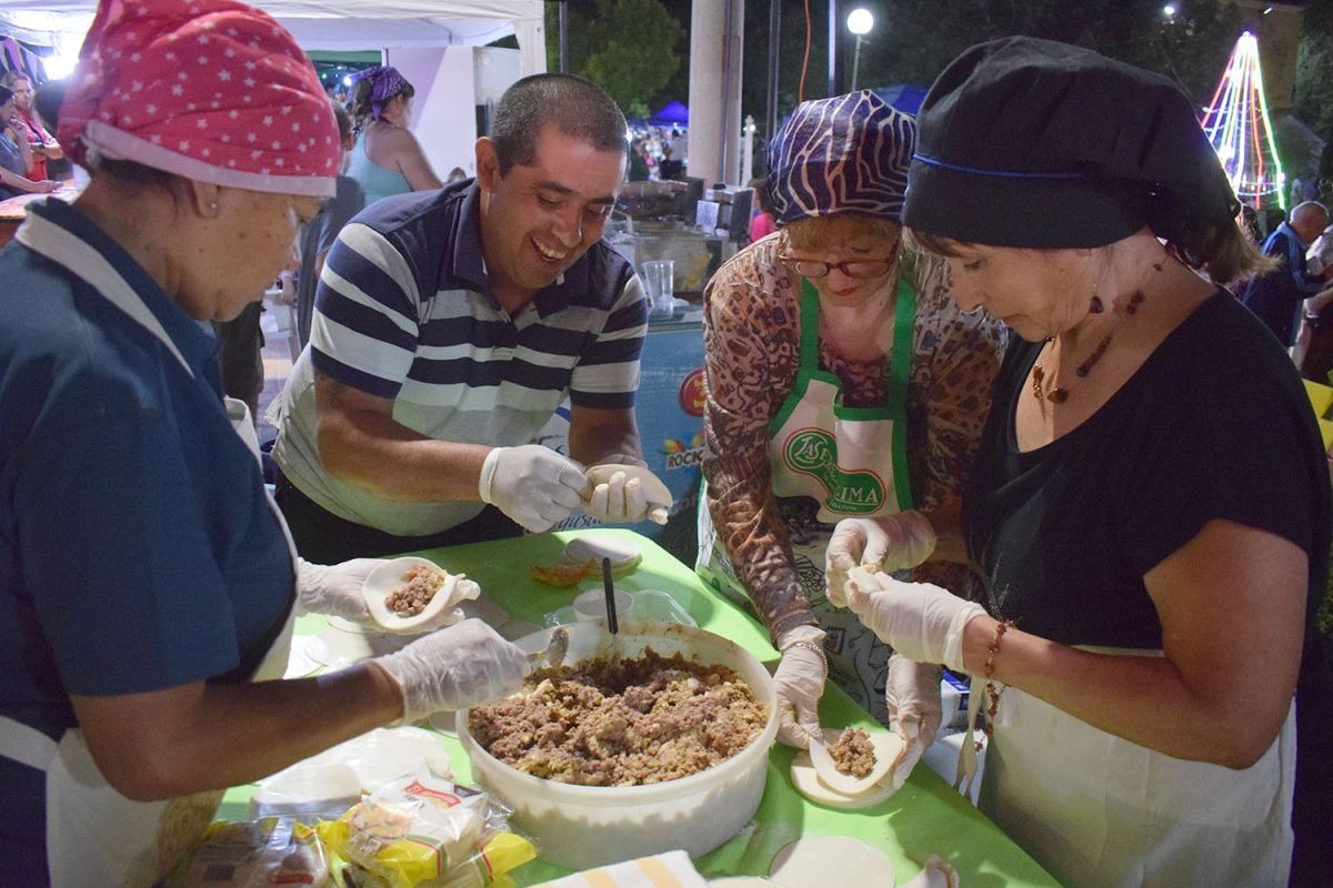 Una noche, 30.000 empanadas y una gigante en Los Molles