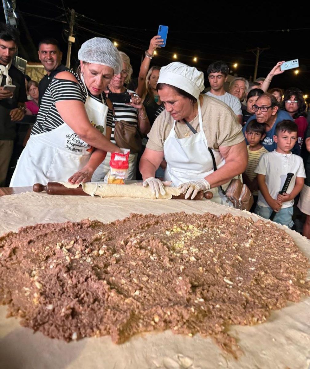 Multitudinaria tercera edición de la Fiesta de la Empanada Mollense