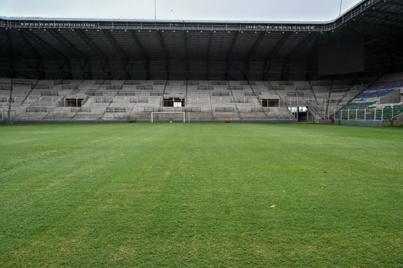 La Pedrera prepara el campo de juego para el partido entre River Plate y Ciudad Bolívar