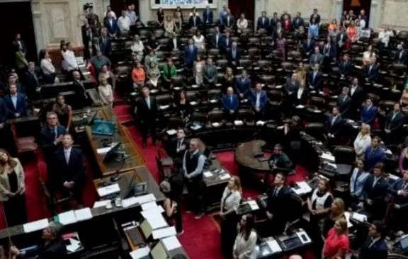 El Gobierno buscaría sancionar la reforma laboral el 27 de febrero en el Senado