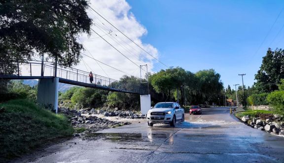 La lluvia hizo crecer los arroyos en Merlo y hubo cortes en los badenes