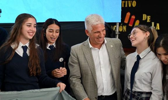 El Gobernador visitó más 25 escuelas y lanzó alrededor de 30 acciones destinadas a la educación