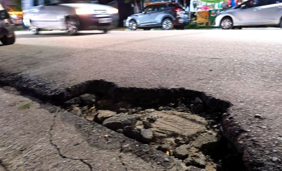 Avenida del Sol deteriorada: la postal que refleja el abandono de Villa de Merlo