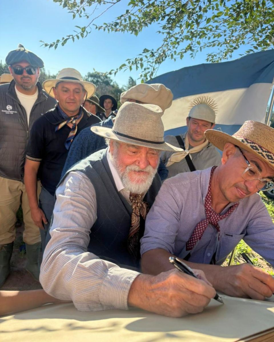 Cortaderas celebra la llegada de la Travesía Enlazando Valles