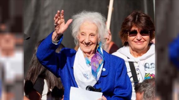 Estela de Carlotto cuestionó a Milei: "El Gobierno está en otro mundo, quizás pronto esté entre rejas"