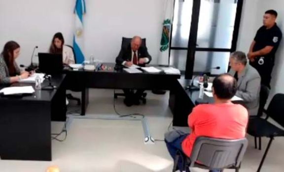 Prorrogaron la detención del hombre que incendió la casa de su madre y se atrincheró