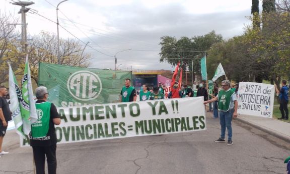 De la protesta por salarios a la represión: estatales fueron atacados por la Policía en San Luis