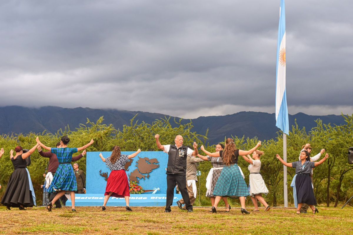 Villa de Merlo homenajeó a los veteranos y caídos en Malvinas 