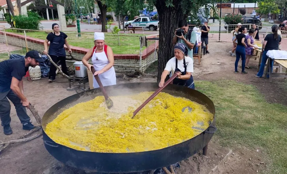 Carpintería fue sede de la tradicional paella gigante al disco