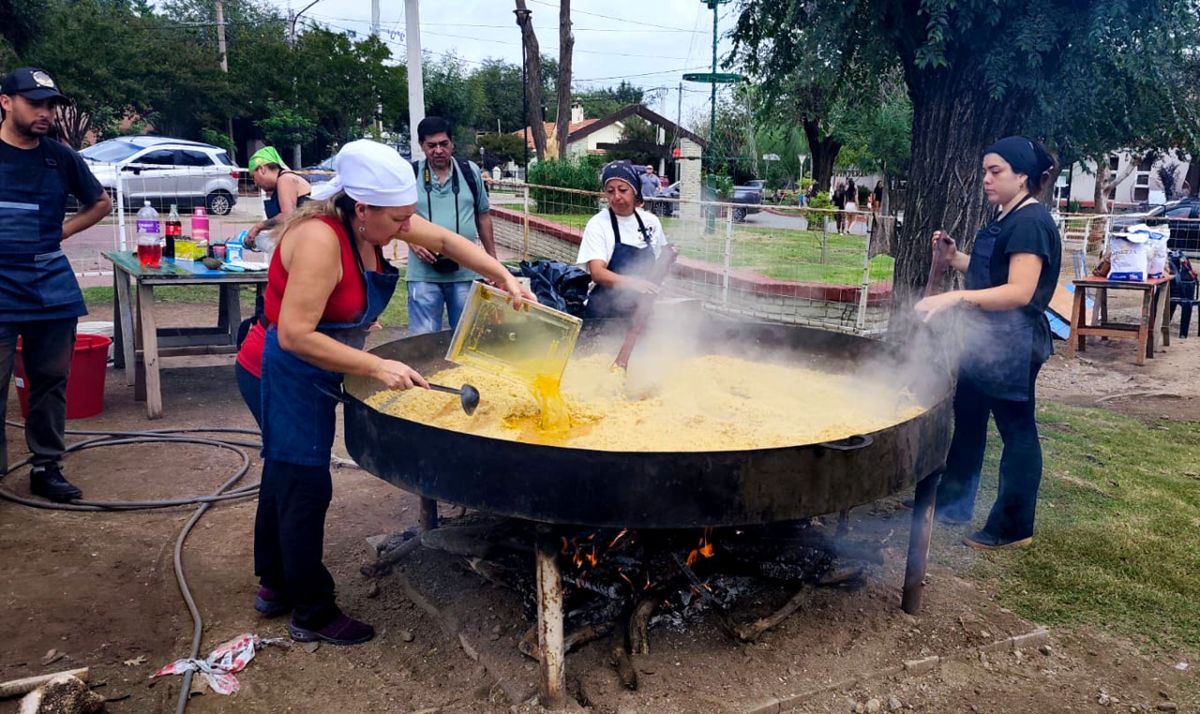 Carpintería fue sede de la tradicional paella gigante al disco
