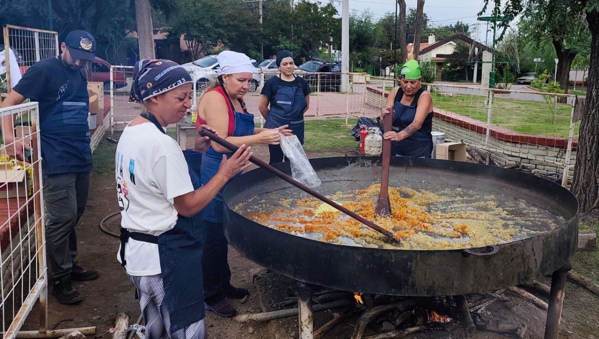 Carpintería fue sede de la tradicional paella gigante al disco