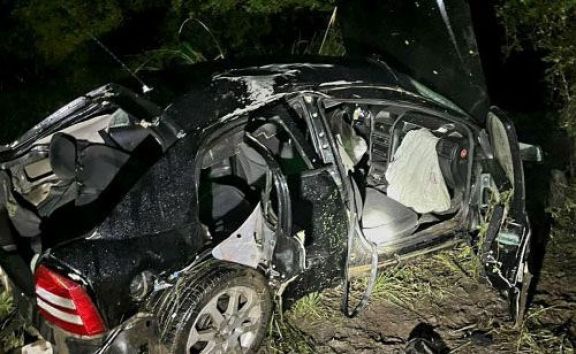 Tres muertos y dos heridos graves tras un vuelco en la Autopista 55