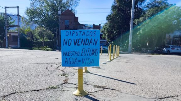 El oficialismo busca aprobar la reforma de Glaciares en medio del escándalo por Adorni y protestas en todo el país