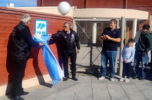 Malvinas en la puerta de la escuela: el gesto de Tilisarao para no olvidar
