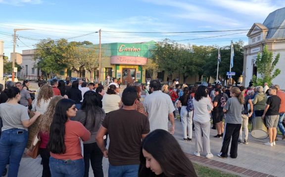 Familiares de policías imputados en el caso Magalí Morales marcharon en Santa Rosa