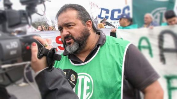 Fernando Gatica: “El 60% de los estatales se endeudó para poder vivir”